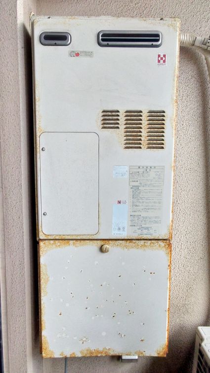 福岡県福岡市西区でのRUFH-A2400SAW(A)への交換工事前の状態（早良店）