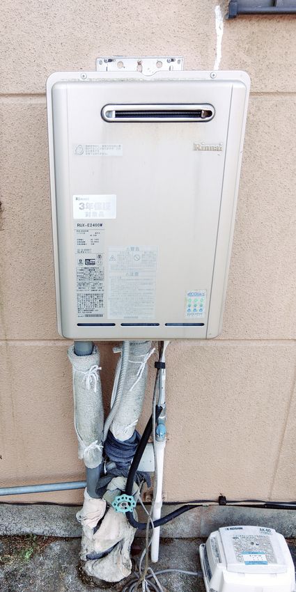 三重県津市でのRUX-E2406W(A)への交換工事前の状態（三重津店）